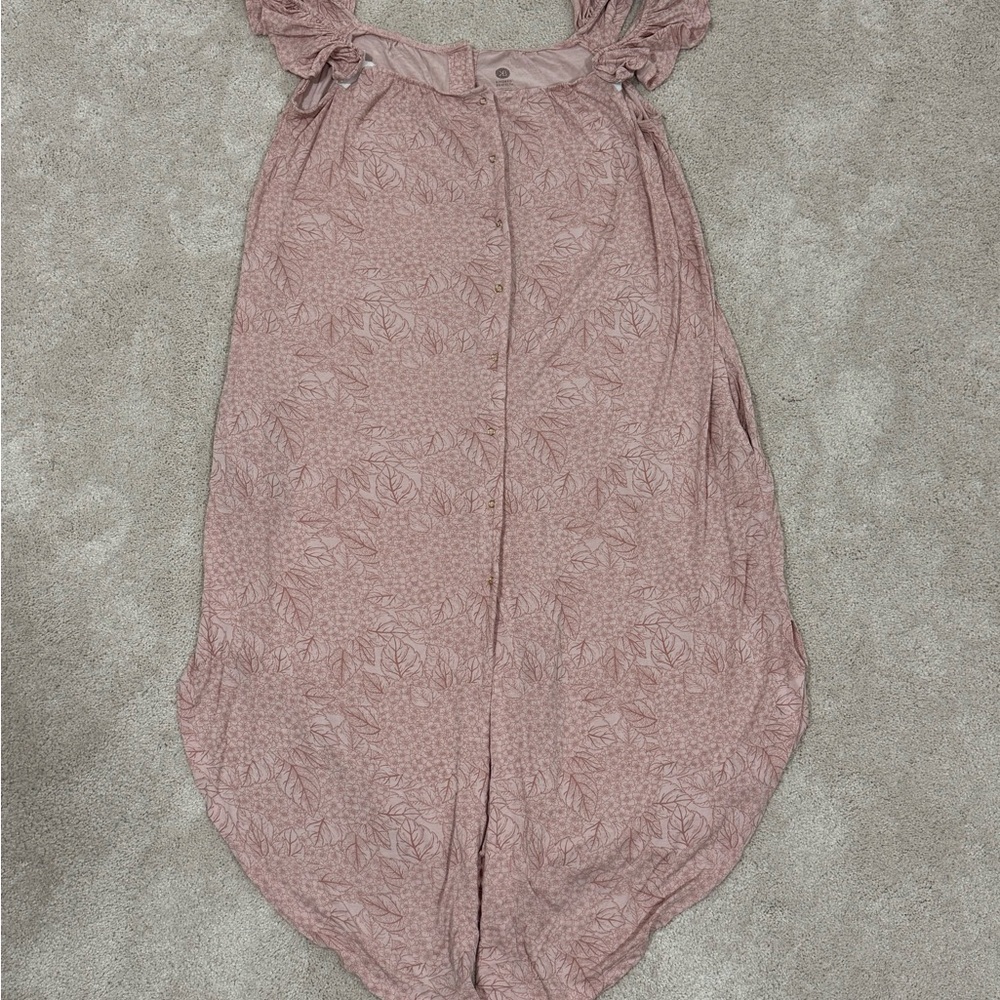 Kindred Bravely Ruffle Strap Labor & Delivery Gown in Pink Hydrangea